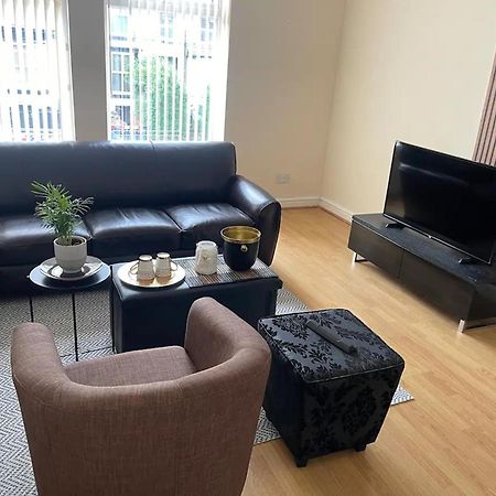 2-Bed Apartment - Sleeps 4 - Street Parking - Wifi Manchester Exterior photo