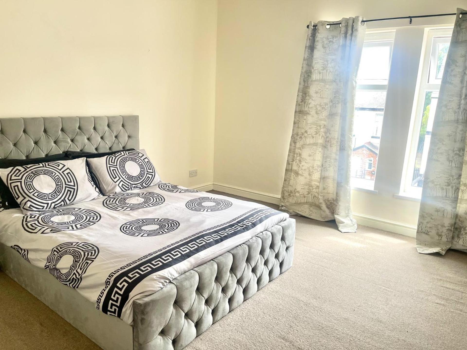 2-Bed Apartment - Sleeps 4 - Street Parking - Wifi Manchester Exterior photo